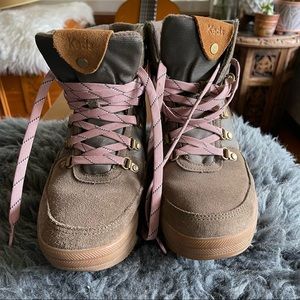 Keds hiking boots sz 9